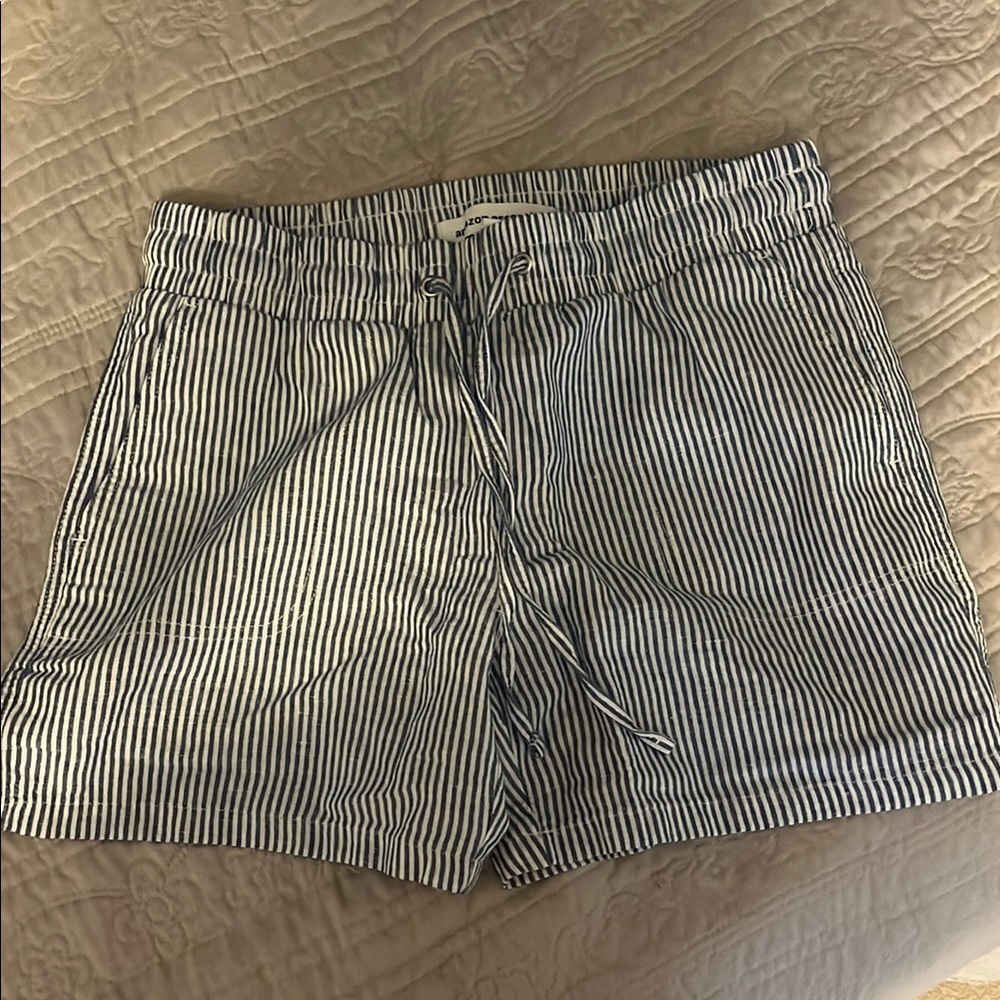 Amazon Essentials Blue and White Bermuda Shorts with Pinstripe Pattern